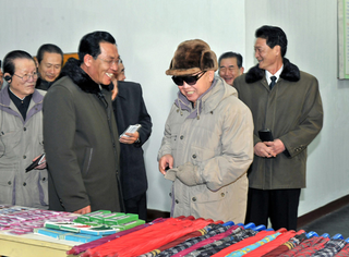 Illustration for article titled Glorious Apple Leader Surprises iPad Minions with Foxconn Visit and Smiles